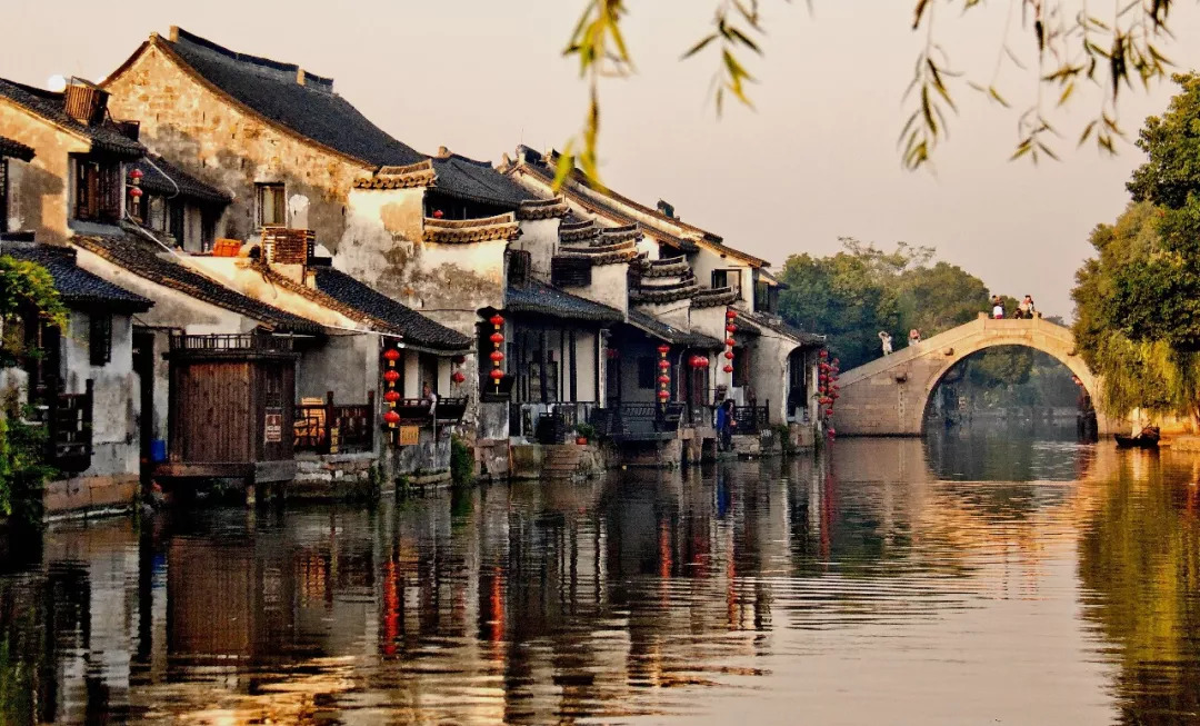 江南韵味与现代活力交织，浙江解说稿探秘